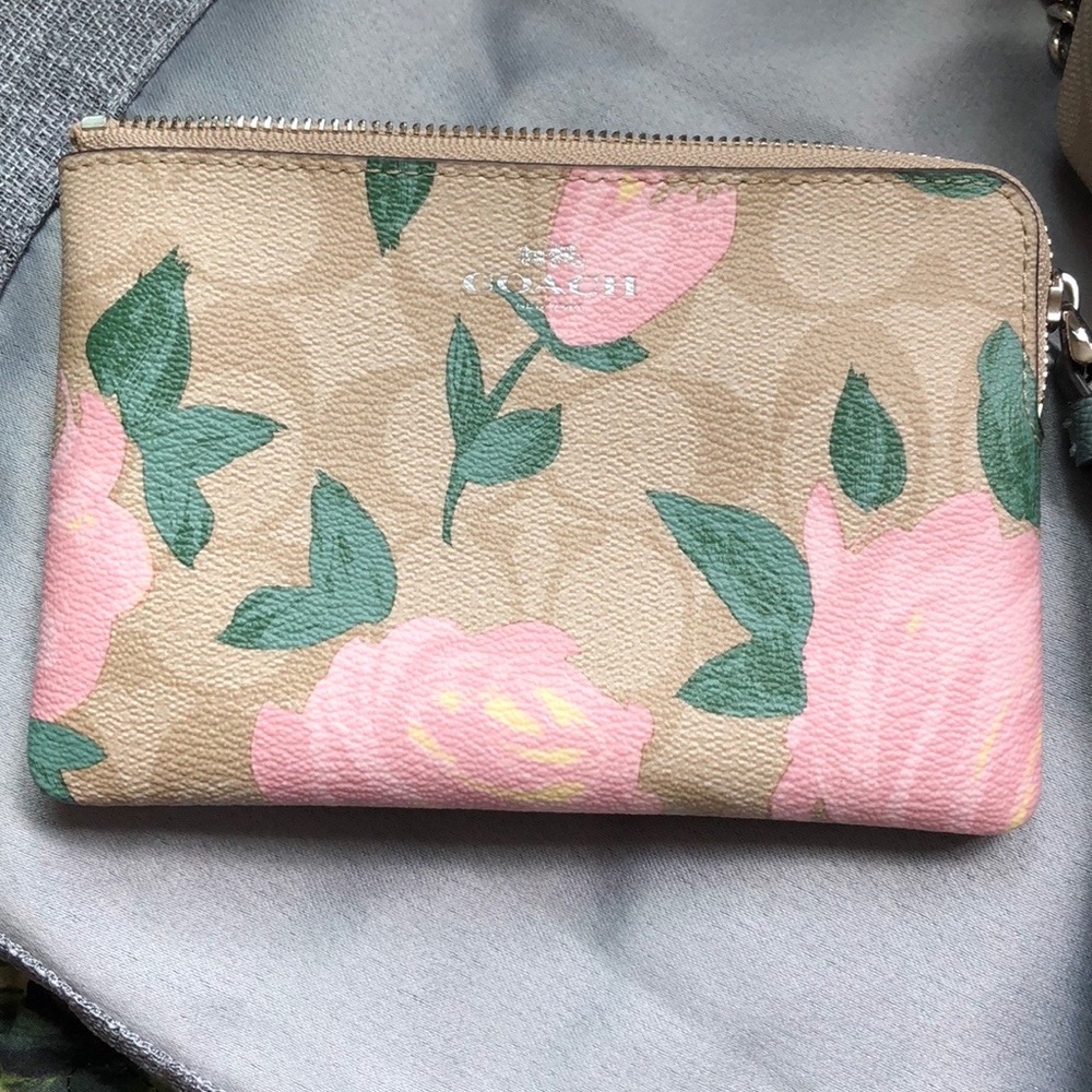 COPY - Coach wristlet